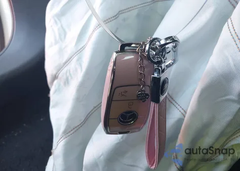 2021 Mercedes-Benz A z USA, uszkodzony, nr VIN W1K3G4EB4MJ268565